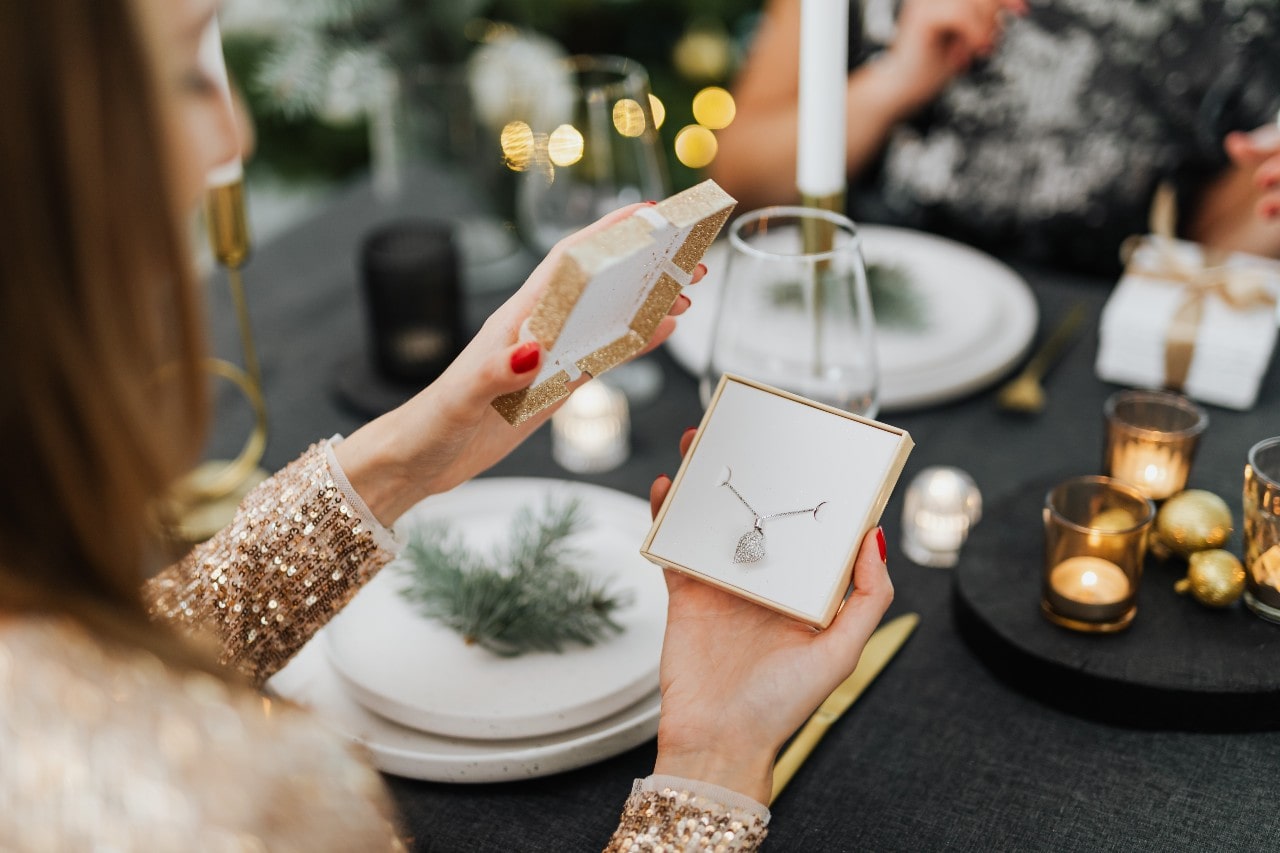 Creative Ways to Give Jewelry Gifts