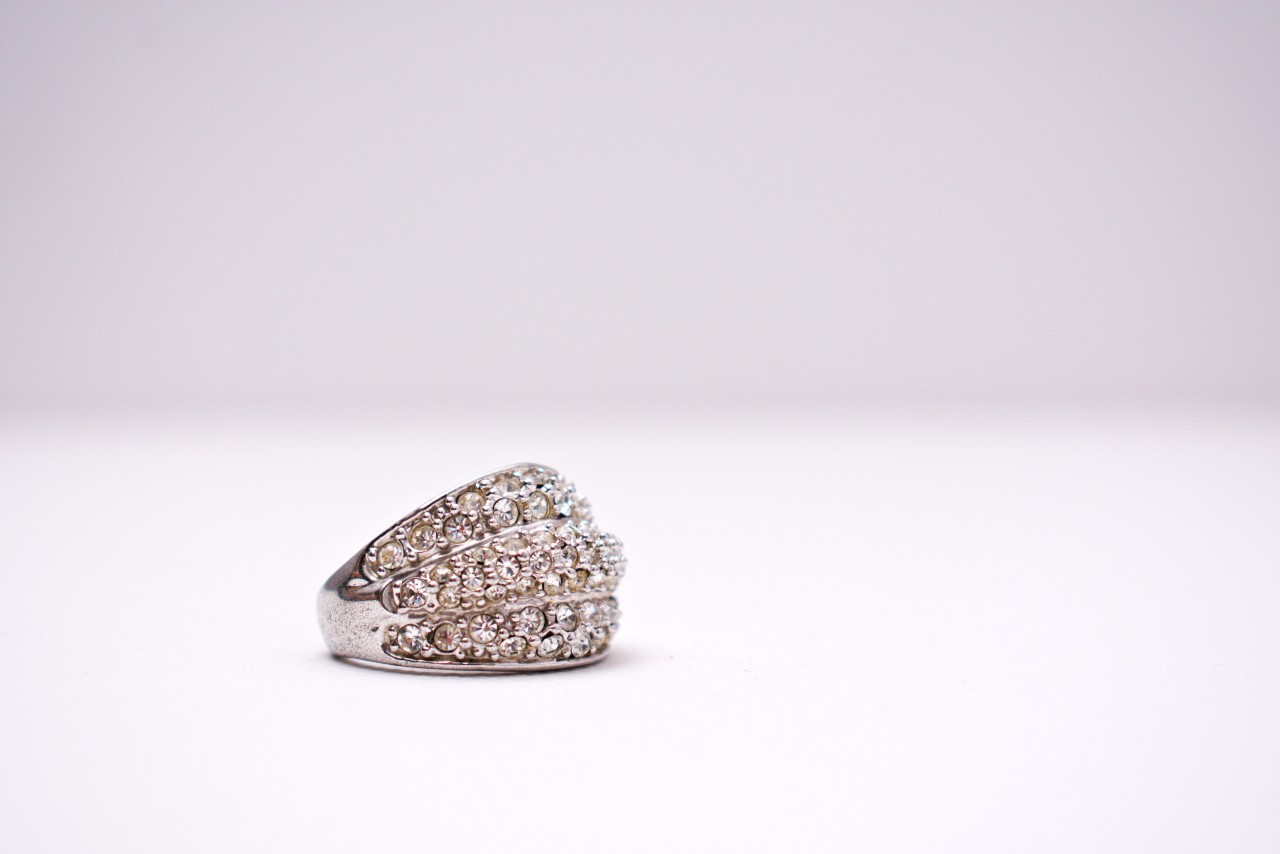 BENEFITS OF SHOPPING AT A FINE JEWELRY STORE BENEFITS OF SHOPPING AT A FINE JEWELRY STORE