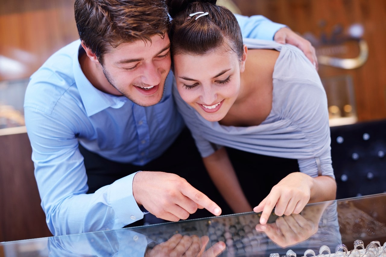 VISIT BENARI JEWELERS TO FIND YOUR DREAM ENGAGEMENT RING
